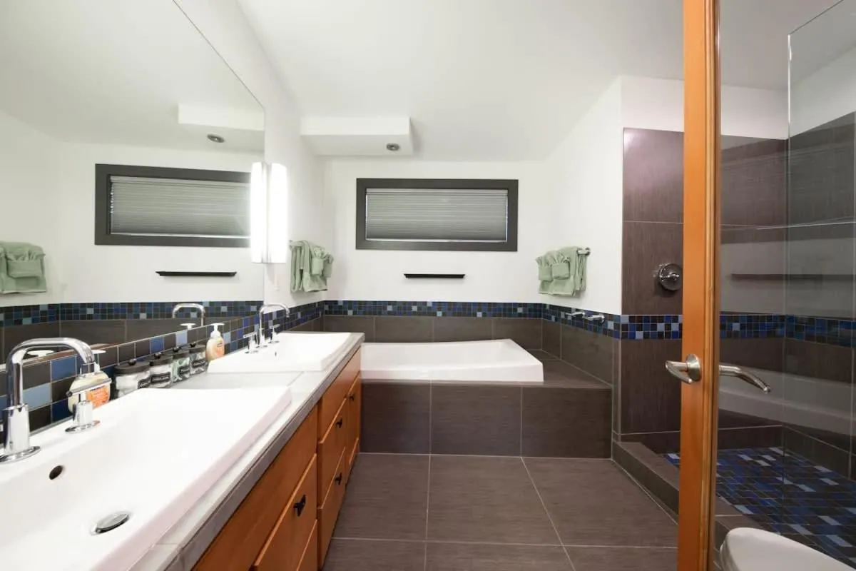 Image 2 of Queen Anne Modern Family Home Free Parking – SLU – Gym