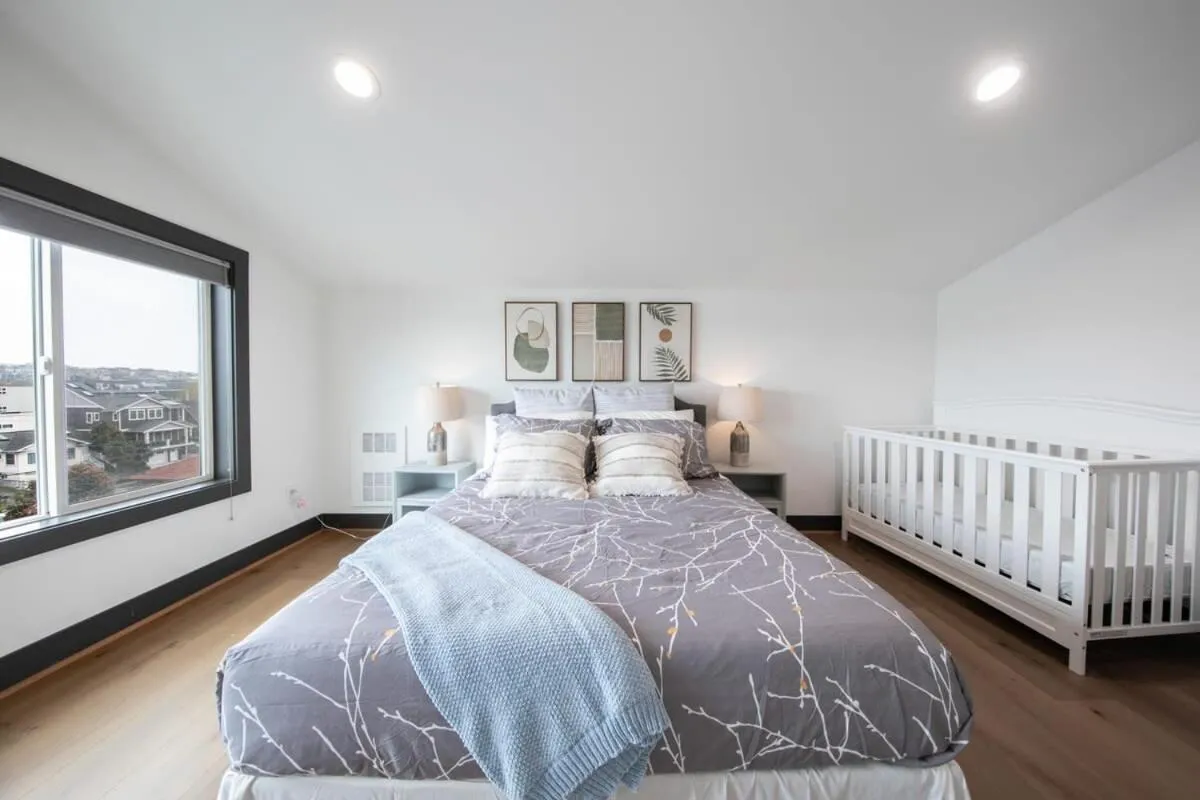 Image 1 of Queen Anne Modern Family Home Free Parking – SLU – Gym
