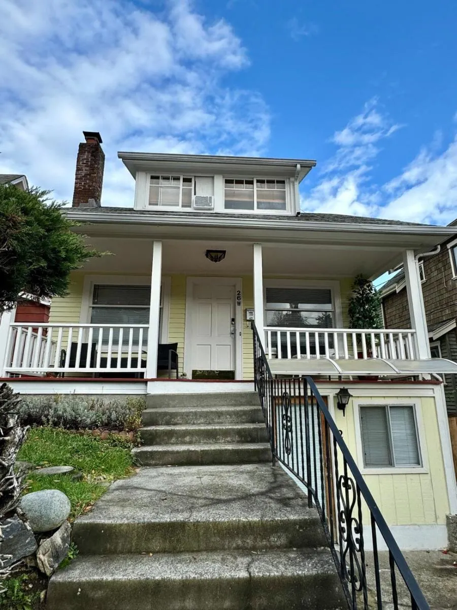 Image 6 of Queen Bea-Seattle-Queen Anne-Upper Level