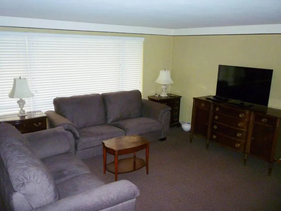 Image 4 of Quiet Residential Wallingford w/PARKING