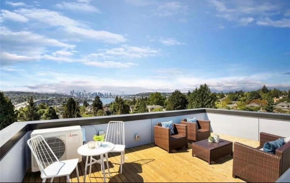 Image 5 of Rooftop Patio with Waterview, Private Garden & Grill 3BR 3BA- Modern Cityscape