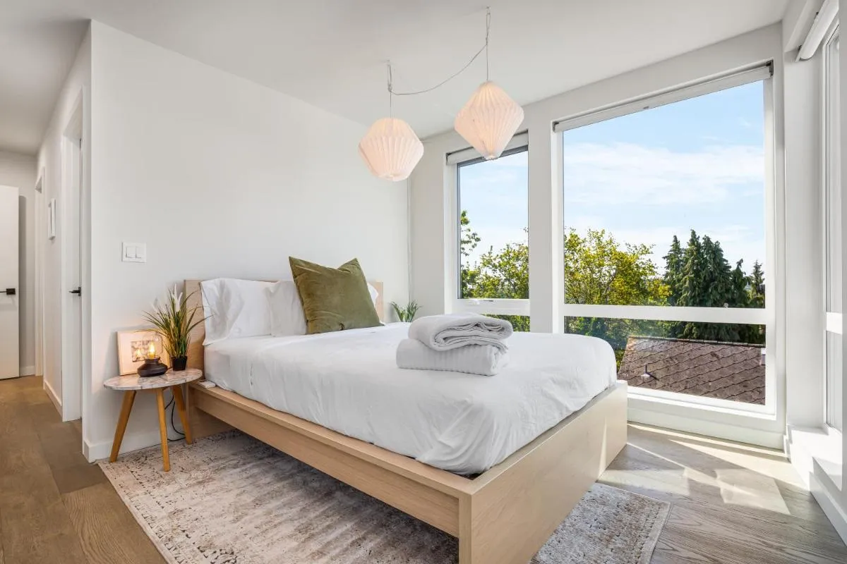 Image 6 of Rooftop Patio with Waterview, Private Garden & Grill 3BR 3BA- Modern Cityscape
