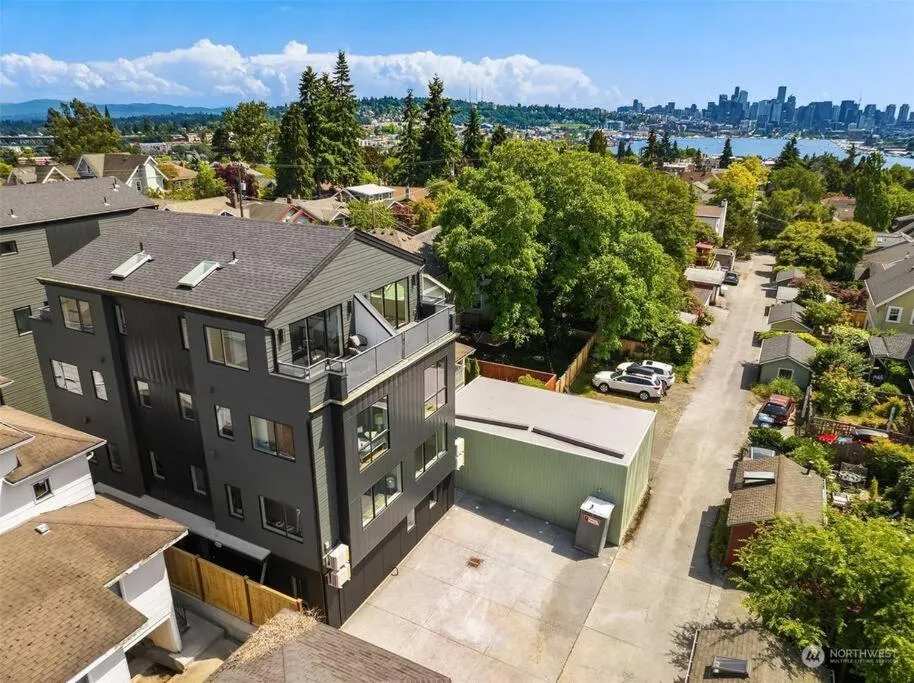 Image 4 of Seattle Charm, near university,3 BR,W&D, fast wifi
