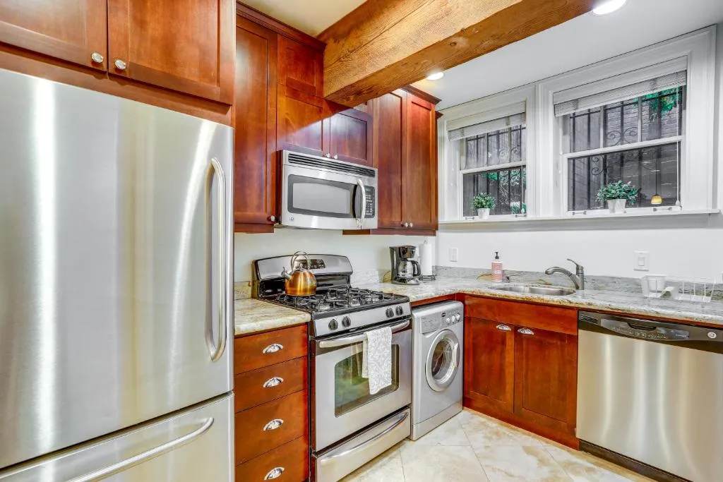Image of Seattle Condo with Parking, Near Space Needle!
