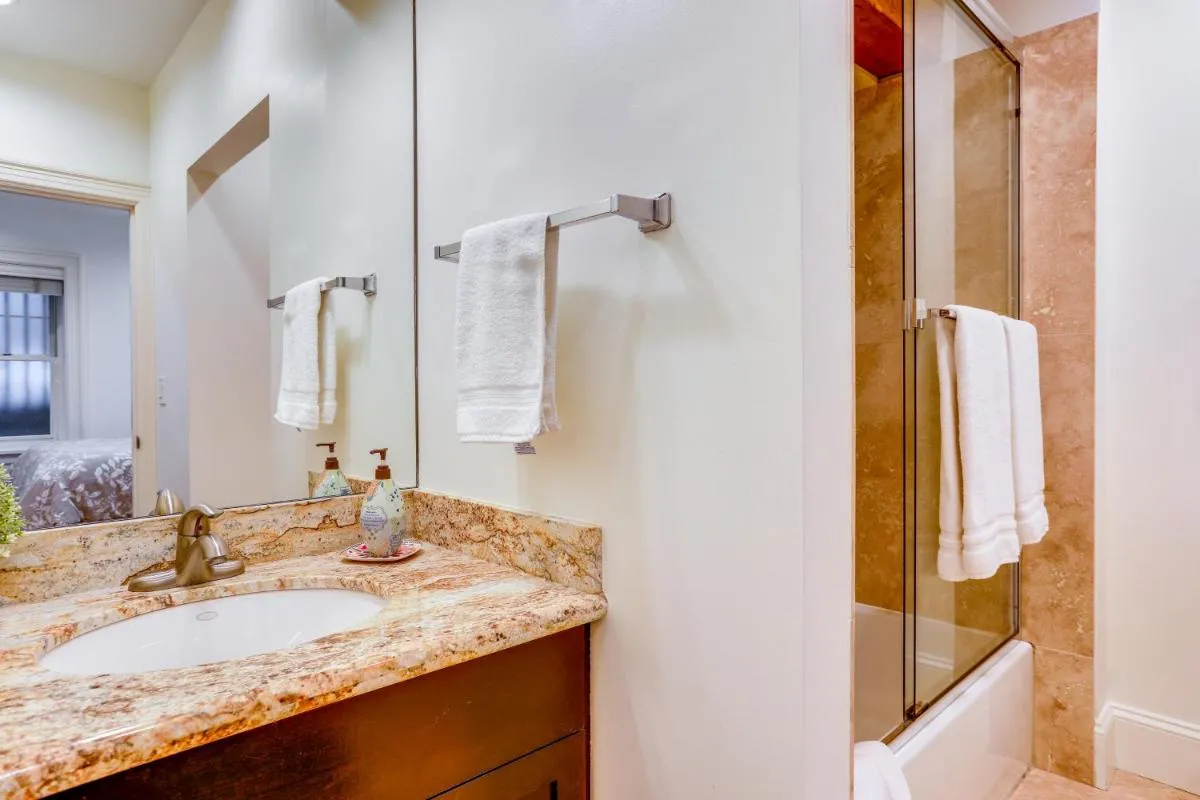 Image 2 of Seattle Condo with Parking, Near Space Needle!