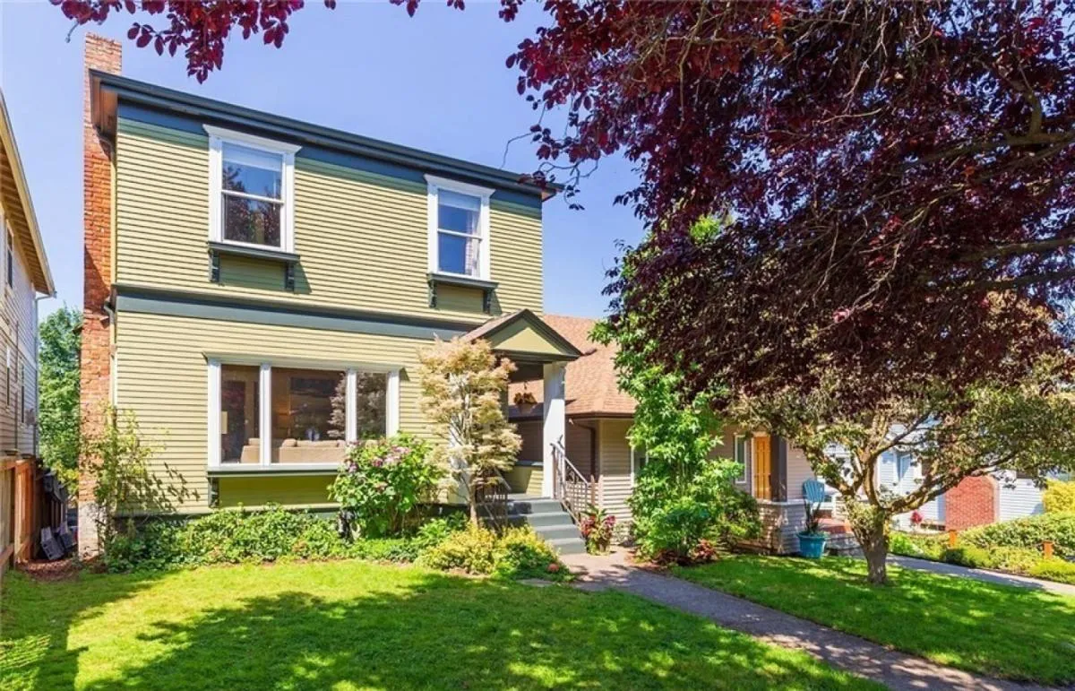 Image 5 of Seattle Escape Queen Anne w Private Deck