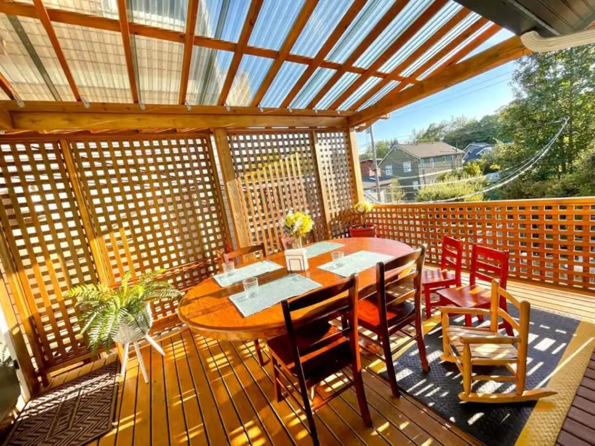 Image 1 of Seattle Escape Queen Anne w Private Deck