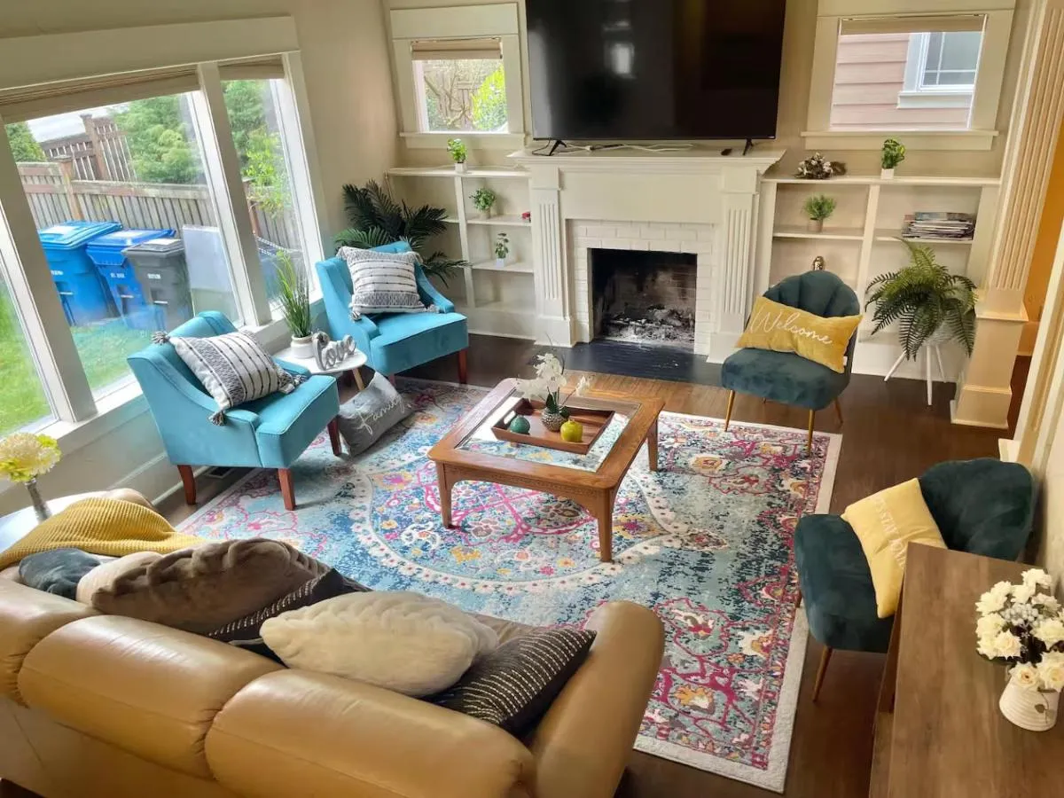 Image 2 of Seattle Escape Queen Anne w Private Deck