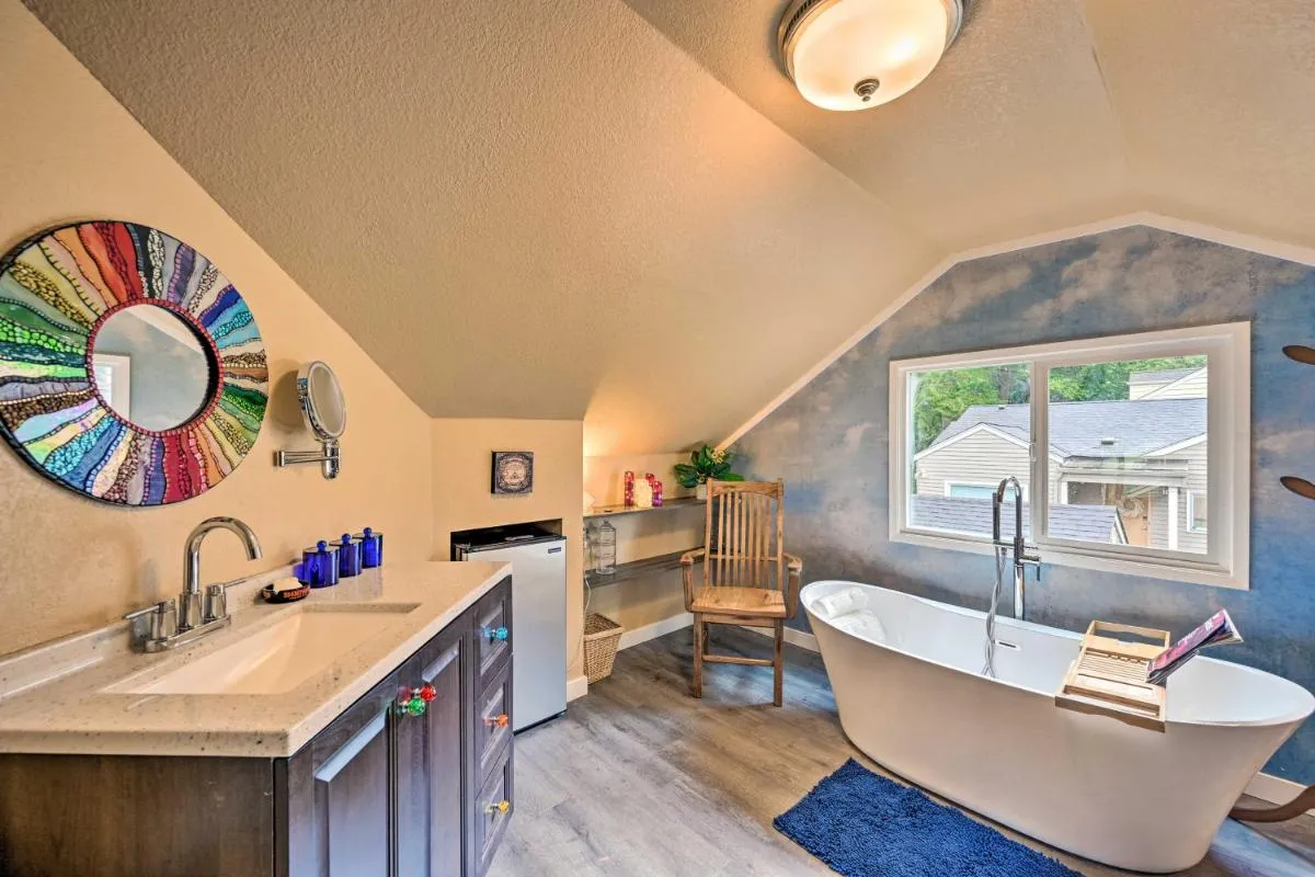 Image 6 of Seattle Home with Balcony 1 Mi to Park and Water!
