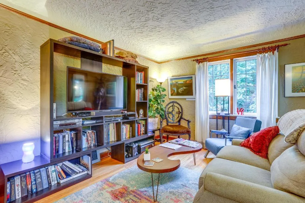 Image of Seattle Home with Balcony 1 Mi to Park and Water!