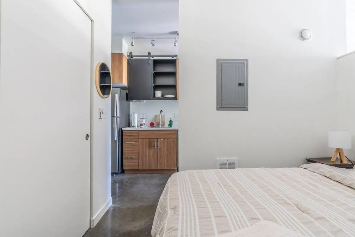 Image 1 of Seattle Lux 1 bd Apartment- Rooftop, WiFi, Pet Friendly