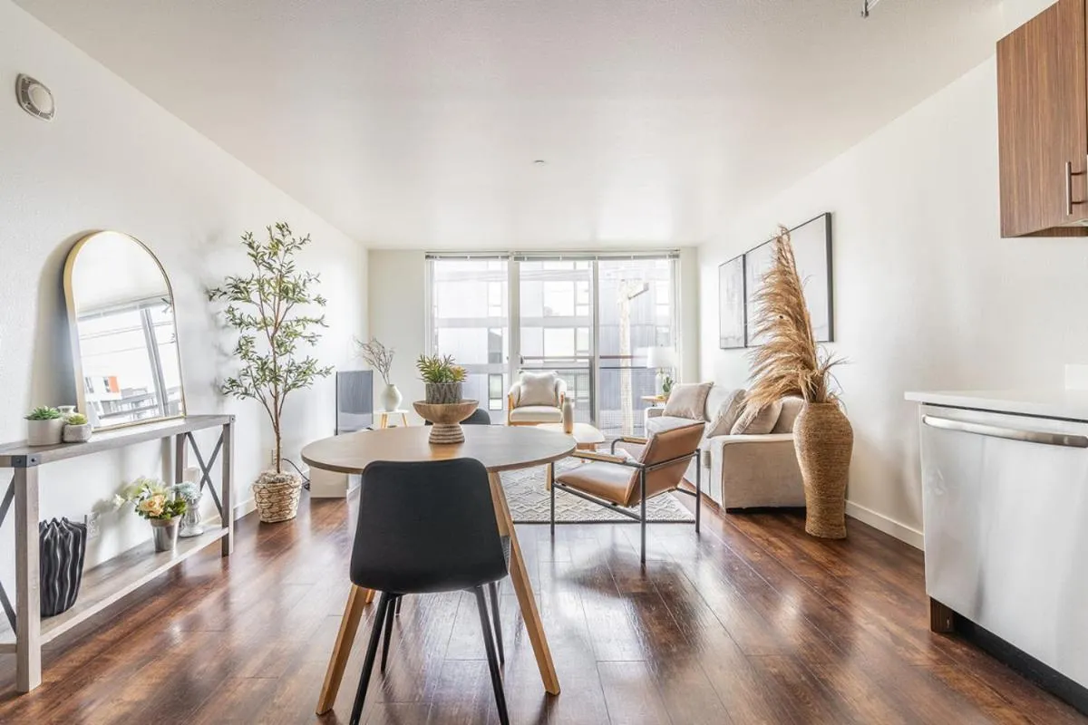 Image 3 of Seattle Modern and Stylish Penthouse Apartment (Wifi, Pet Friendly, Rooftop)