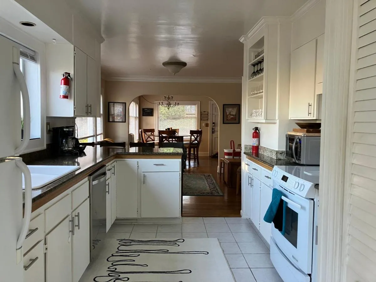 Image 1 of Seattle-Queen Anne–7 BR 3 BA–One Block to SPU