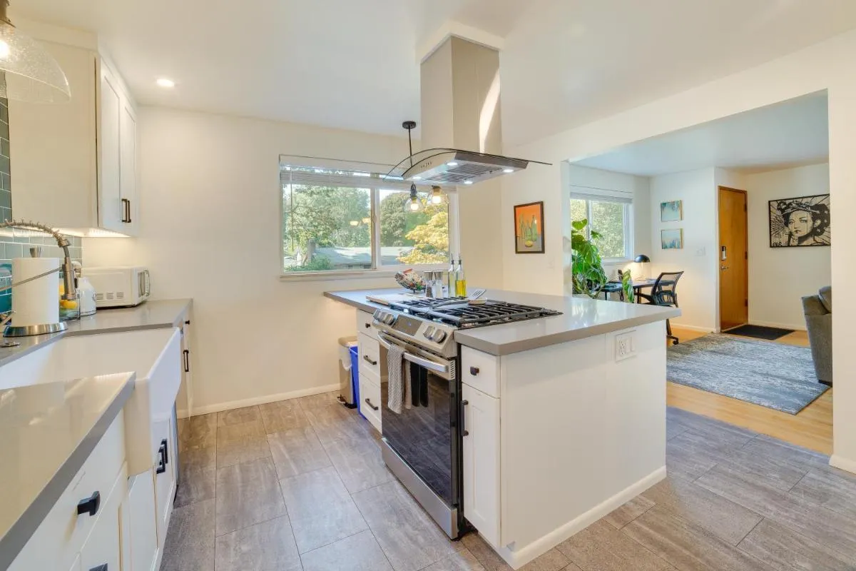 Image 4 of Seattle Vacation Home with Hot Tub 5 Mi to Downtown