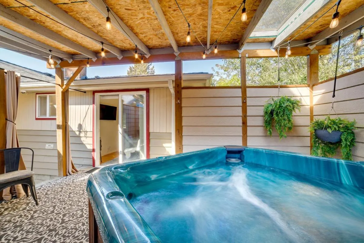 Image 3 of Seattle Vacation Home with Hot Tub 5 Mi to Downtown