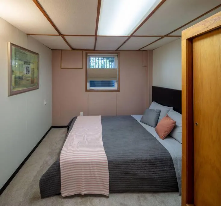 Image 1 of Seaview Hideaway Heated Floors, free parking