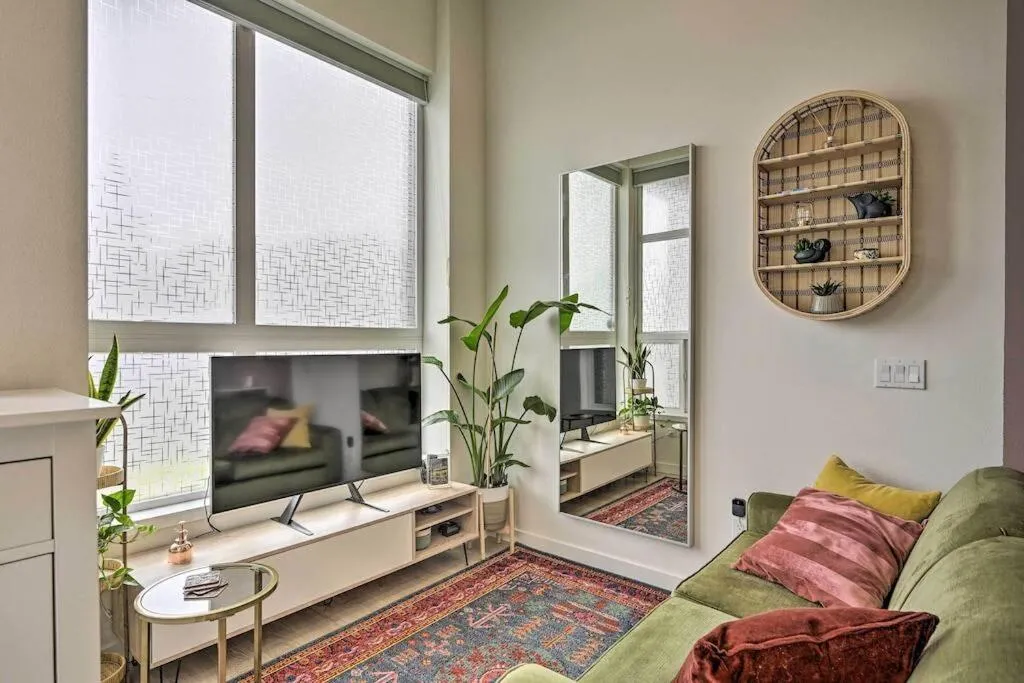 Image of Stylish Ballard studio 15 mins from Space Needle