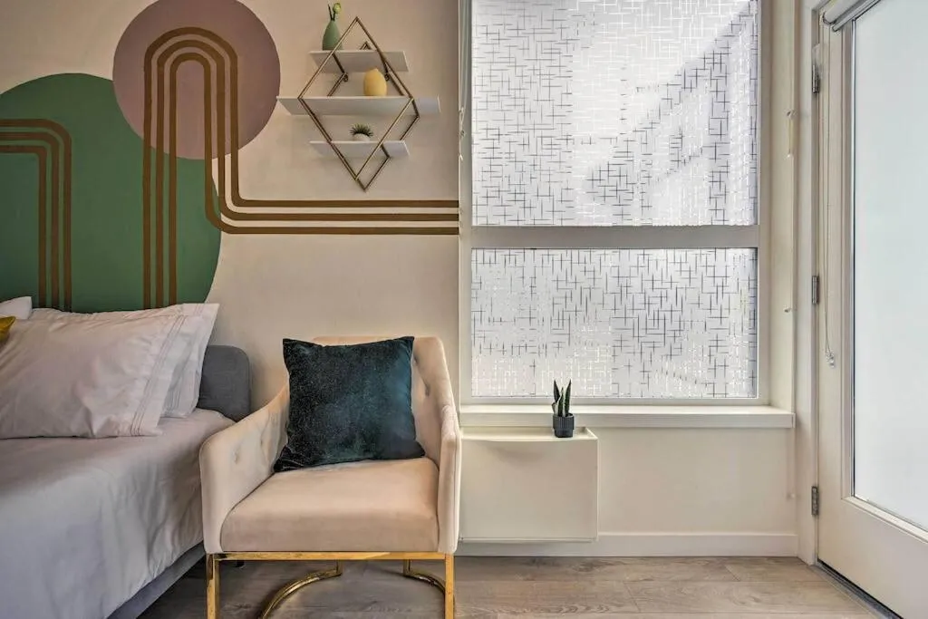 Image 6 of Stylish Ballard studio 15 mins from Space Needle