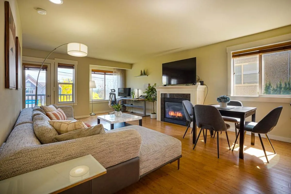 Image 1 of Stylish North Seattle Townhouse- Dual Master Suites