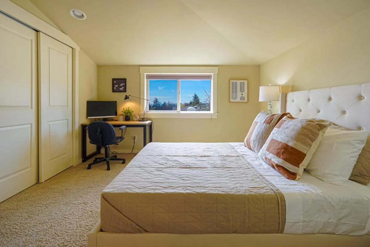 Image 4 of Stylish North Seattle Townhouse- Dual Master Suites