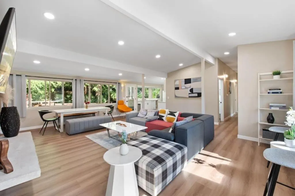 Image of Stylish & Spacious Retreat in Downtown Bellevue