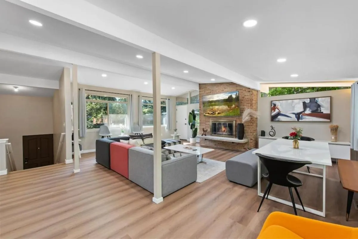 Image 3 of Stylish & Spacious Retreat in Downtown Bellevue