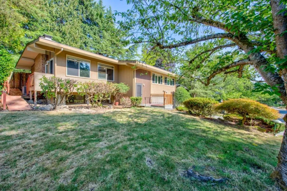 Image 5 of Stylish & Spacious Retreat in Downtown Bellevue