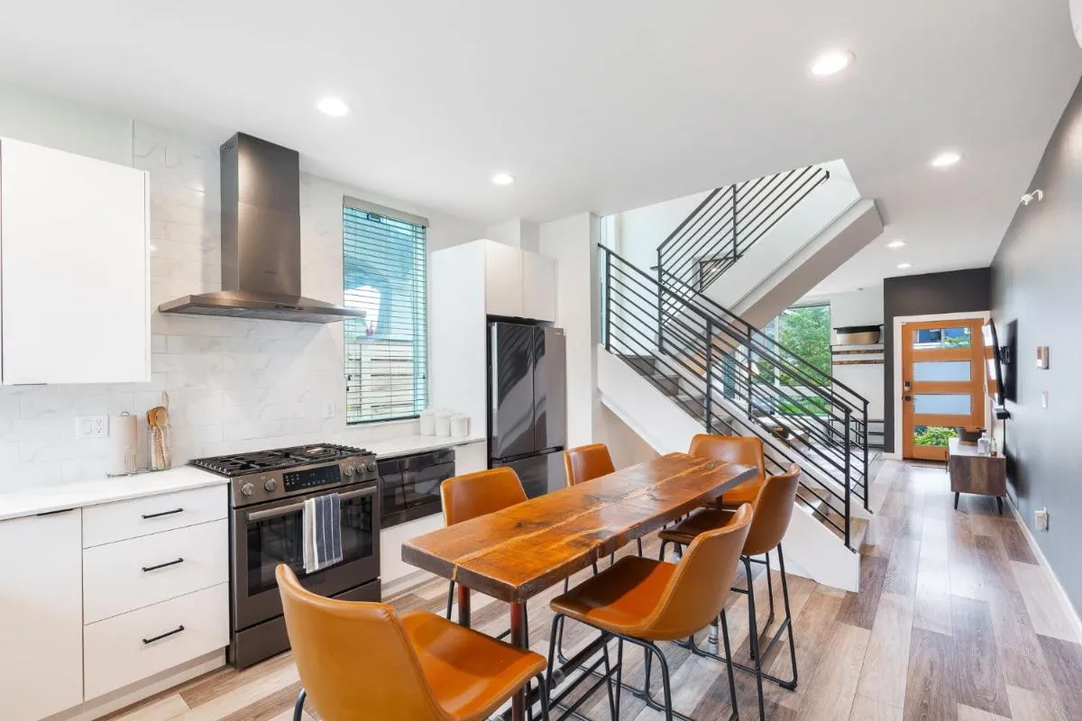 Image 3 of Stylish Townhouse Near Seattle Attractions