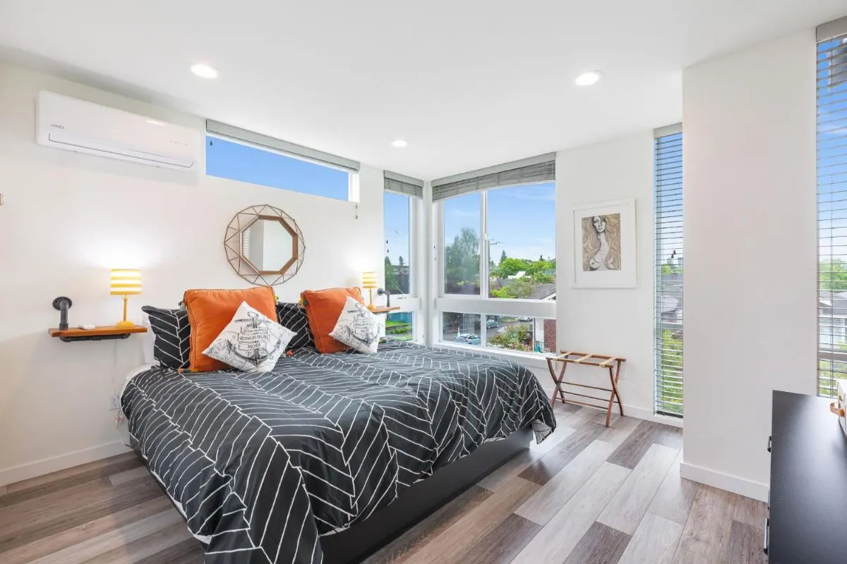 Image 6 of Stylish Townhouse Near Seattle Attractions