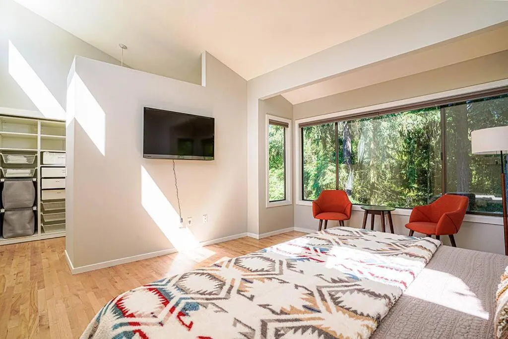 Image 4 of Sunlit contemporary Bellevue Home w a Lush Garden