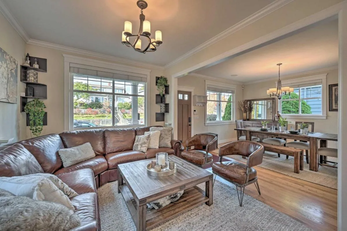 Image 3 of Sunny Seattle Home with Deck about 6 Mi to Downtown