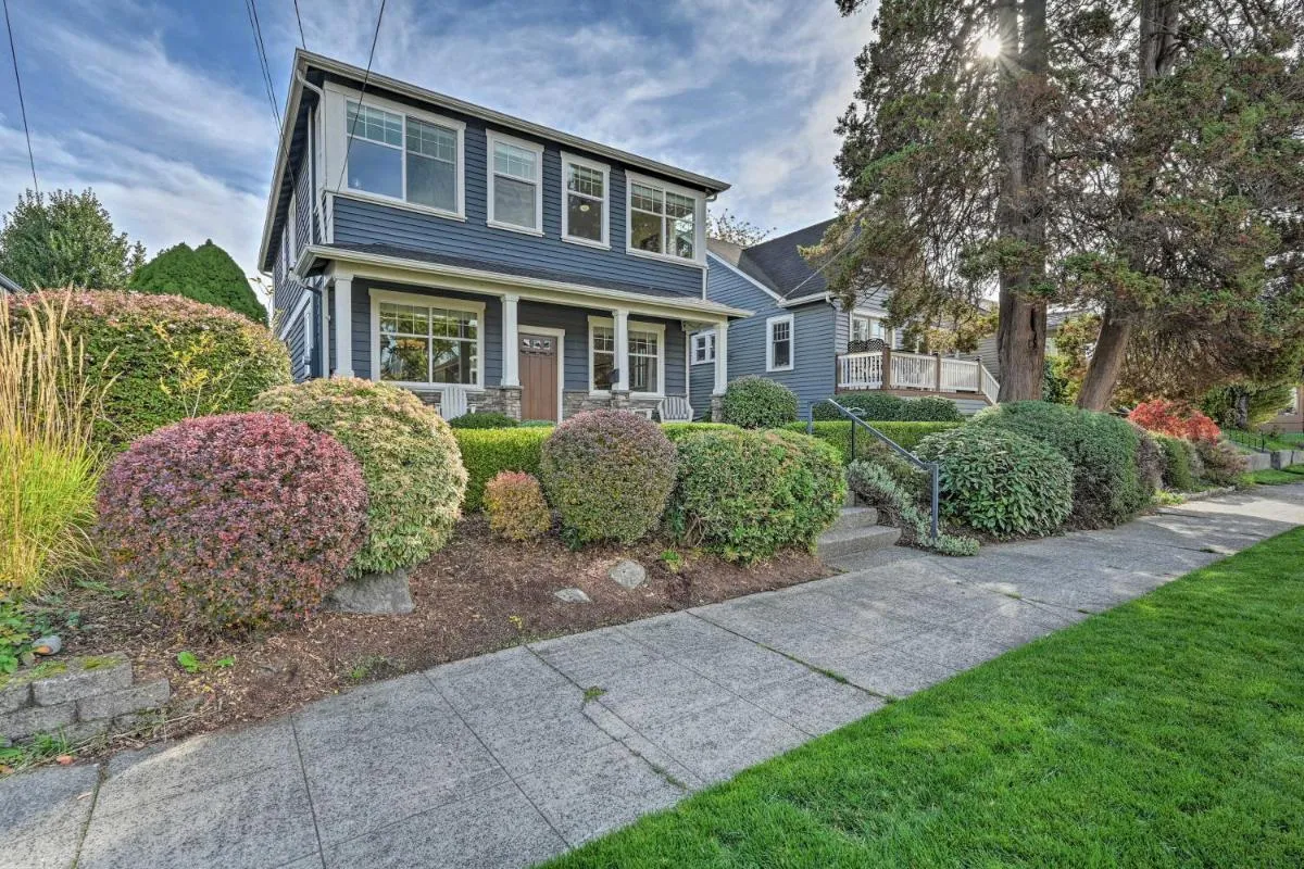 Image 5 of Sunny Seattle Home with Deck about 6 Mi to Downtown