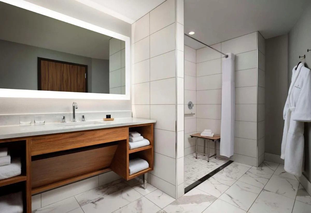 Image 2 of The Charter Hotel Seattle, Curio Collection By Hilton