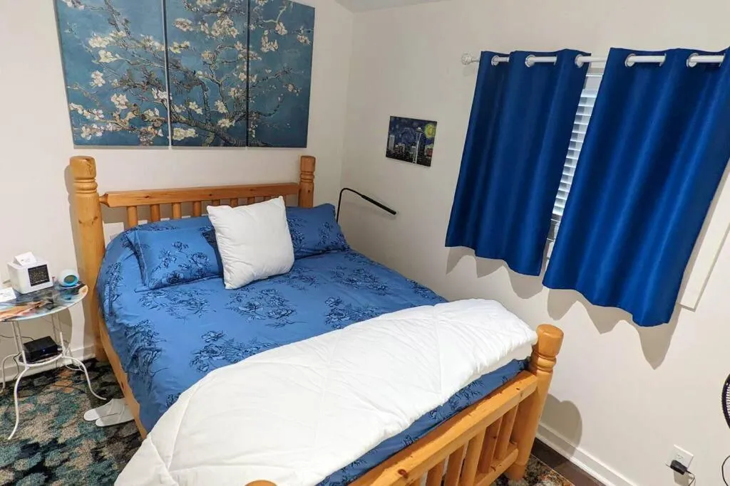 Image 1 of The Van Gogh Apartment – a cozy, creative retreat
