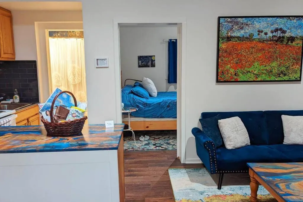 Image 4 of The Van Gogh Apartment – a cozy, creative retreat
