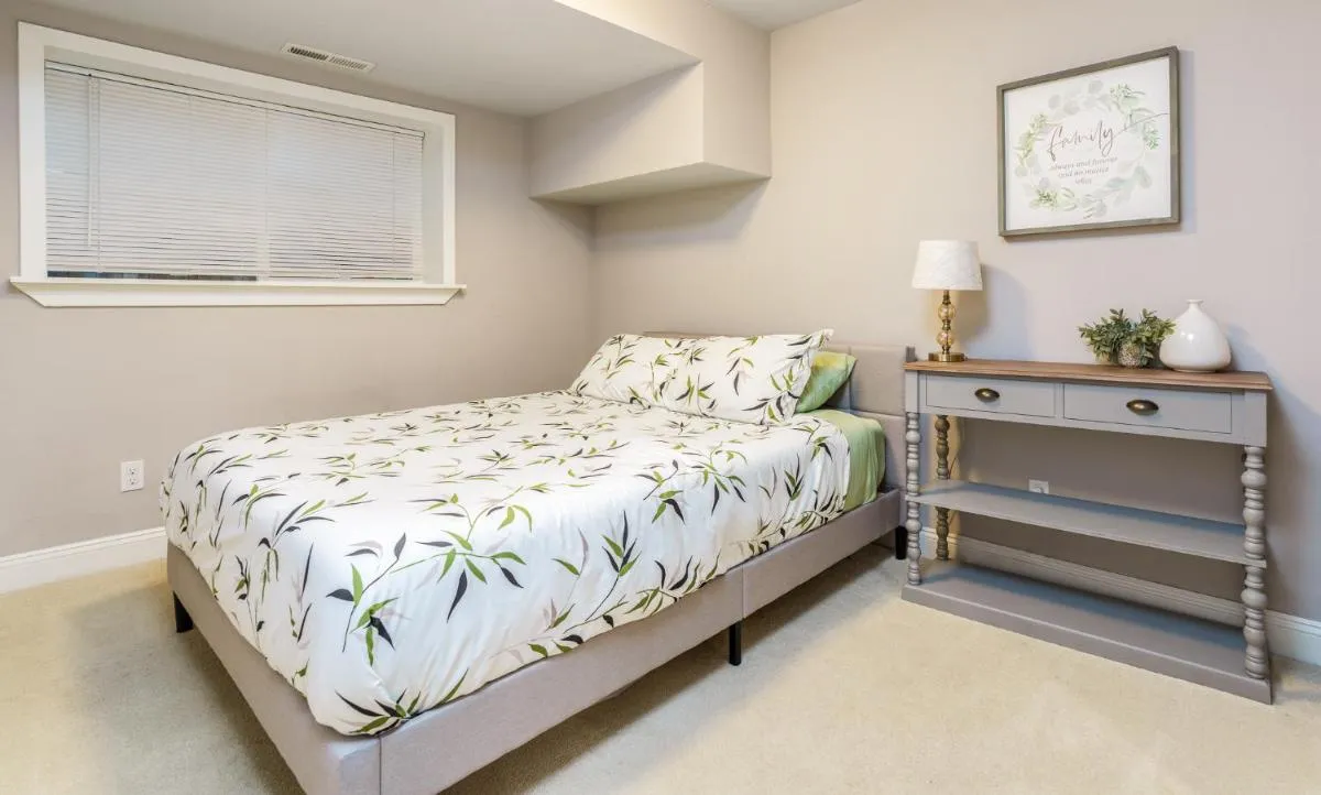 Image 1 of Upgraded Home with 5 BR 4 Bath 4 FREE gated parking space, Family,EV,RV friendly