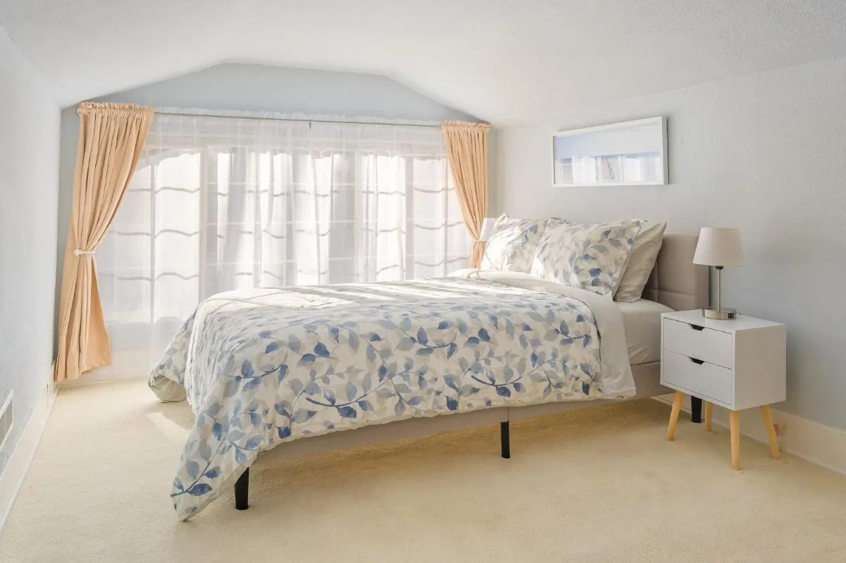 Image 6 of Upgraded Home with 5 BR 4 Bath 4 FREE gated parking space, Family,EV,RV friendly