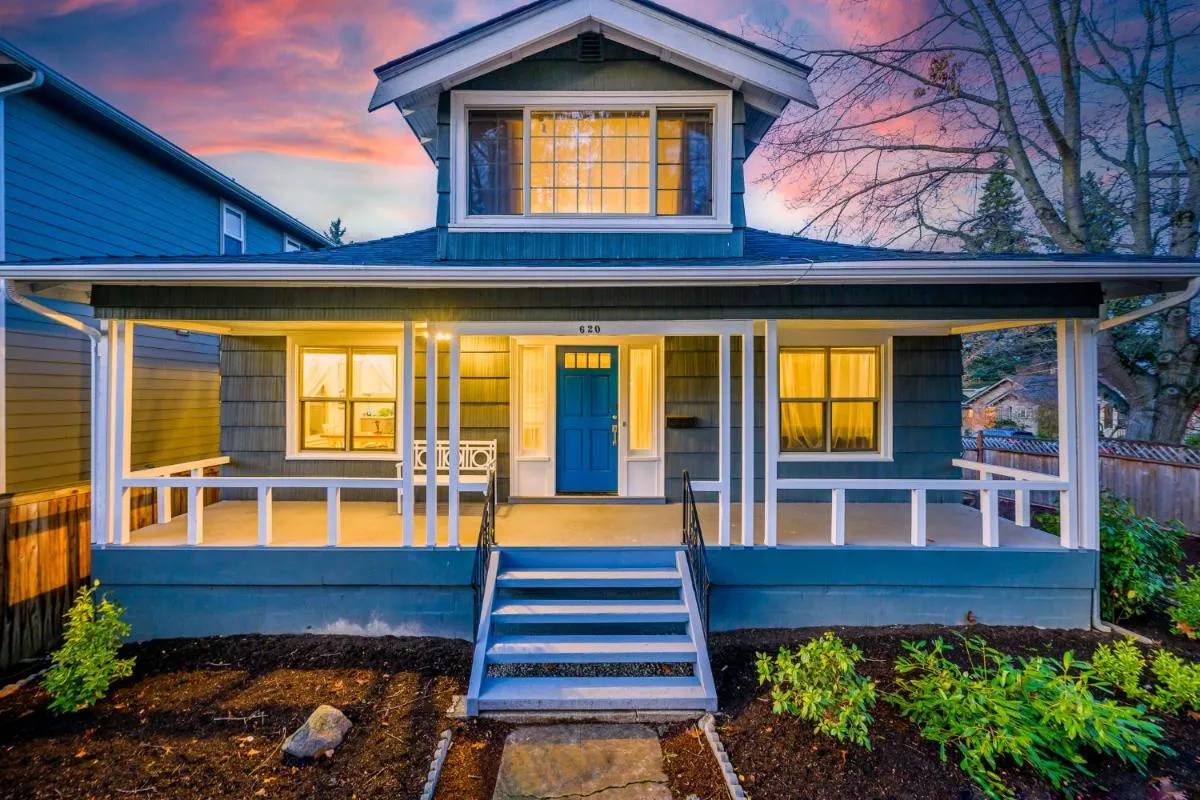 Image 5 of Upgraded Home with 5 BR 4 Bath 4 FREE gated parking space, Family,EV,RV friendly