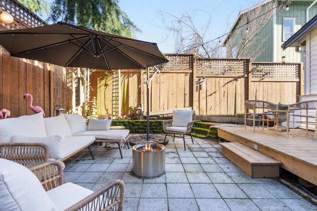 Image of Urban Oasis with Cedar Hot Tub