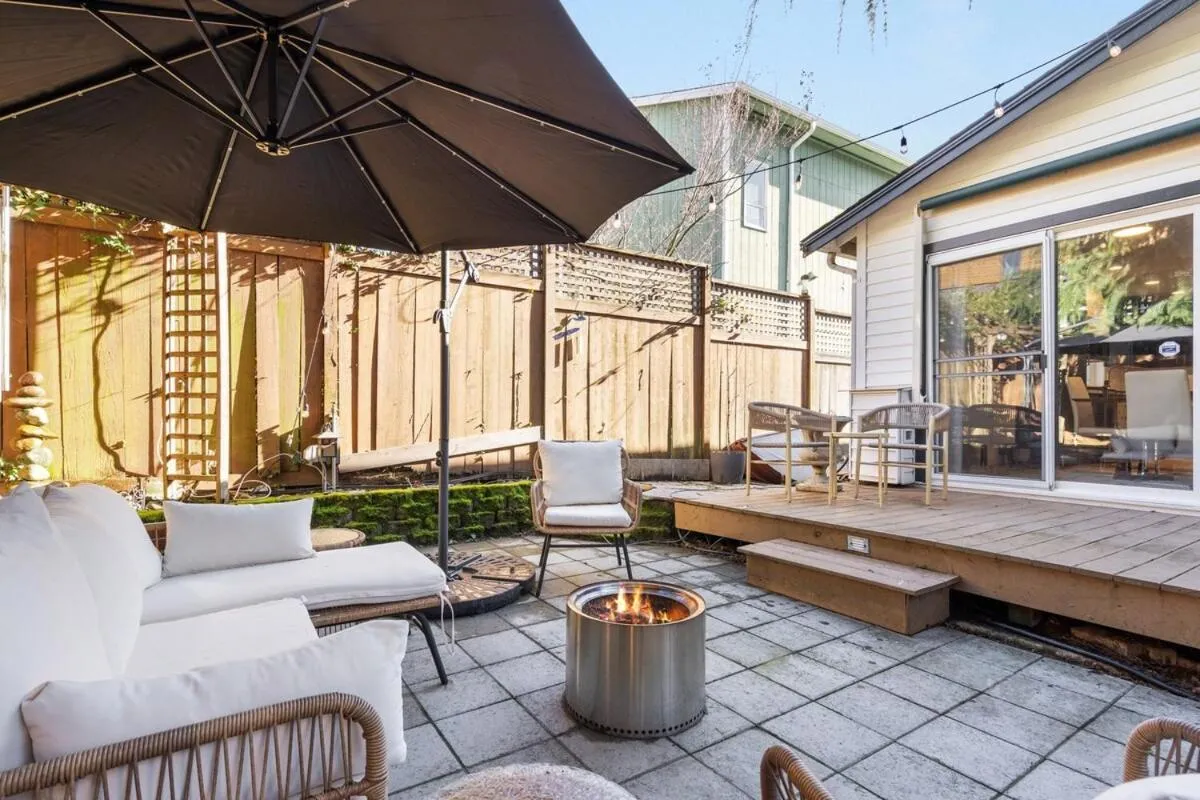 Image 5 of Urban Oasis with Cedar Hot Tub