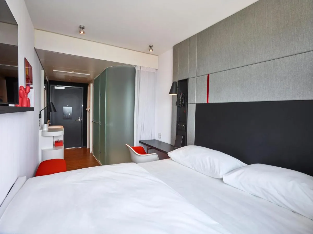 Image 2 of citizenM Seattle Pioneer Square