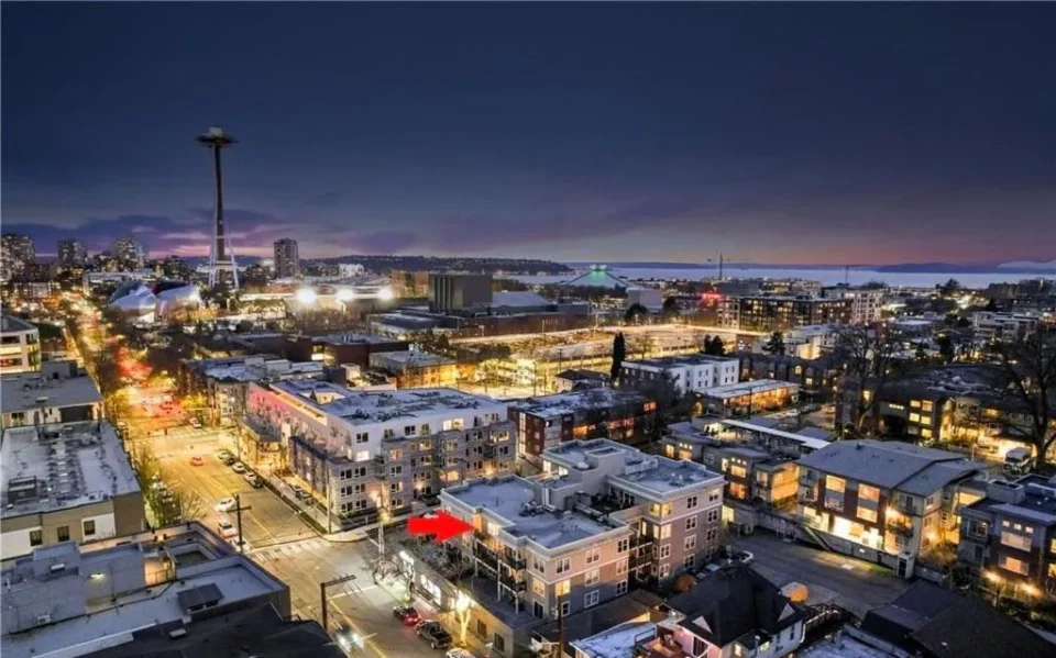 Free Parking – City Views – Near Attractions